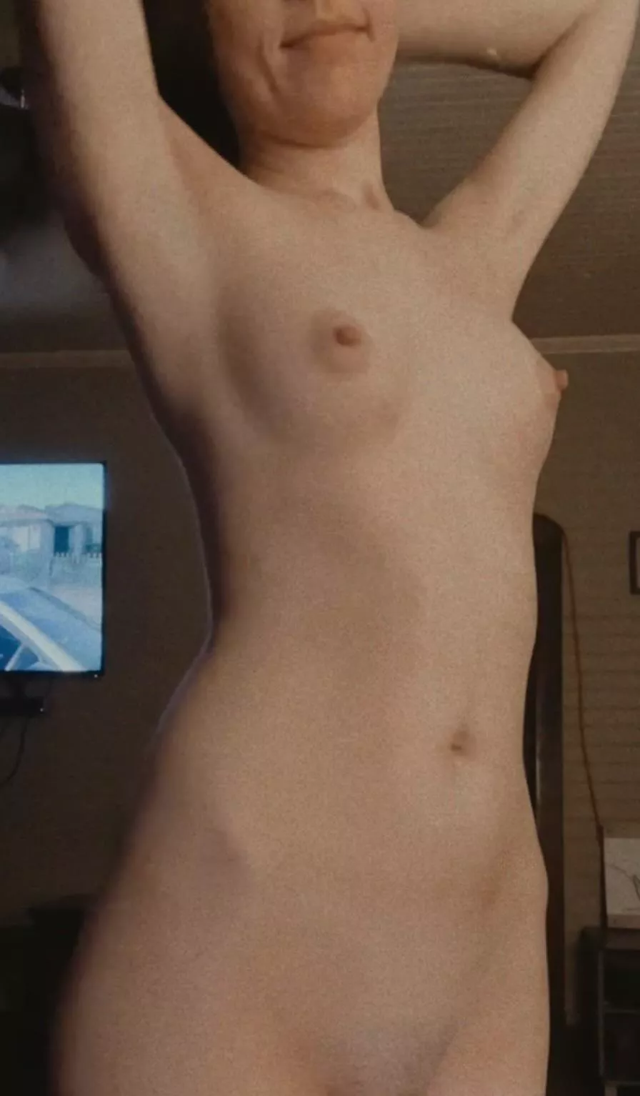 (f) 🍒🤍