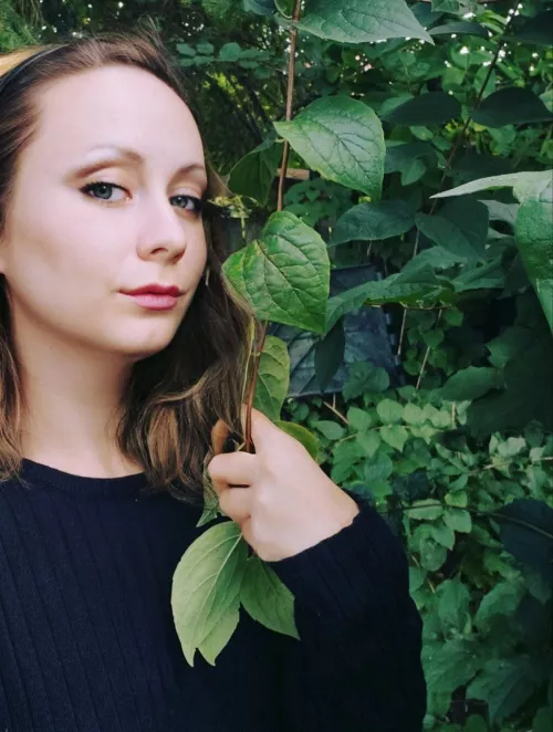 Hello i am a MILF and i just started with this, thanks for having me!