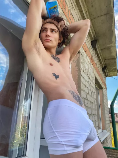 I was sweating a little while cleaning the balcony, is it okay?👉🏻👈🏻