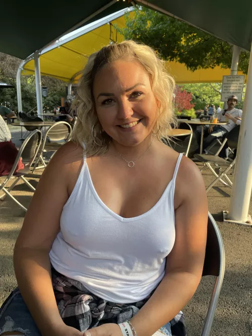 In the beer garden waiting for a concert to start. 💋