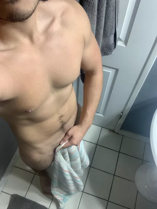 [ M 20 ] How do I look? Feel free to respond in any way you like :)