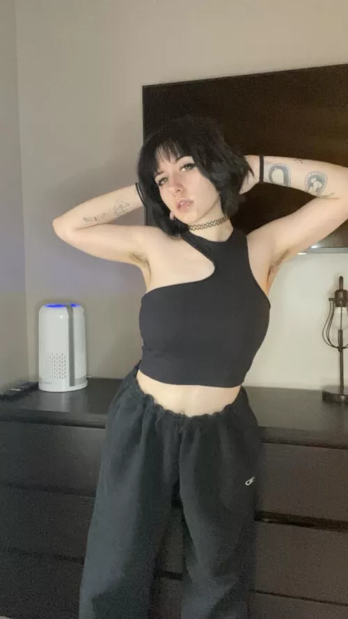 never shaving my pits again 🥰