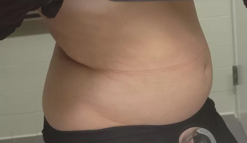 pants are so tight that they're leaving indentations🙊