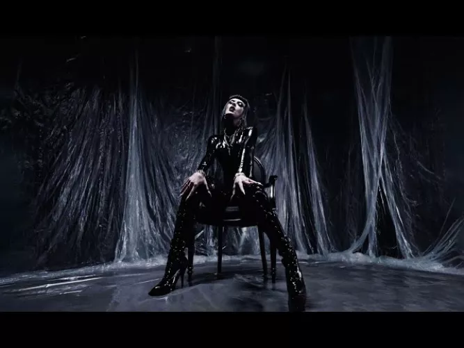 What better combination that boots and latex