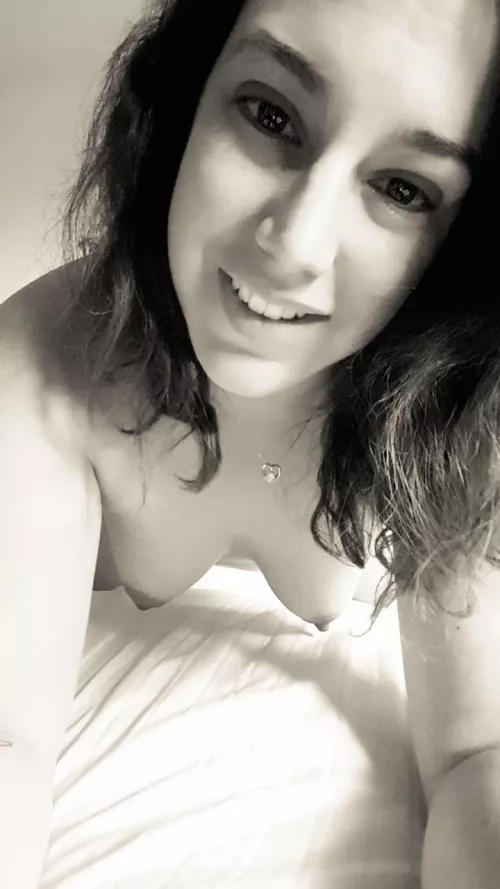 Would love to see a big load over my wife's face