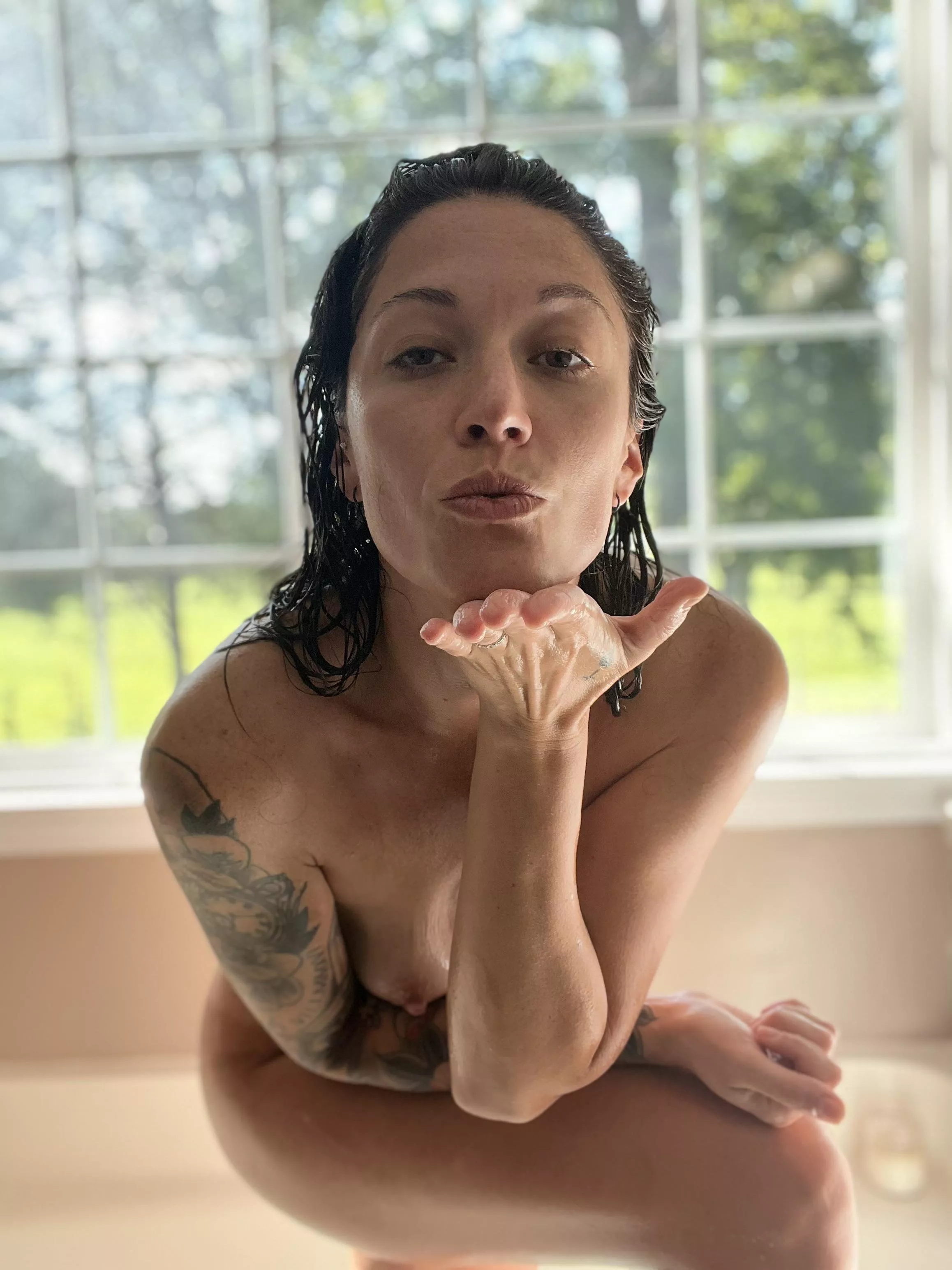 😘