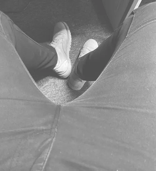 25 m uk. Looking for a chill Dom top for possible meets. Dm me or add my snap: Adam_j312 be from the uk, older than me, hairy, dad bod 😍