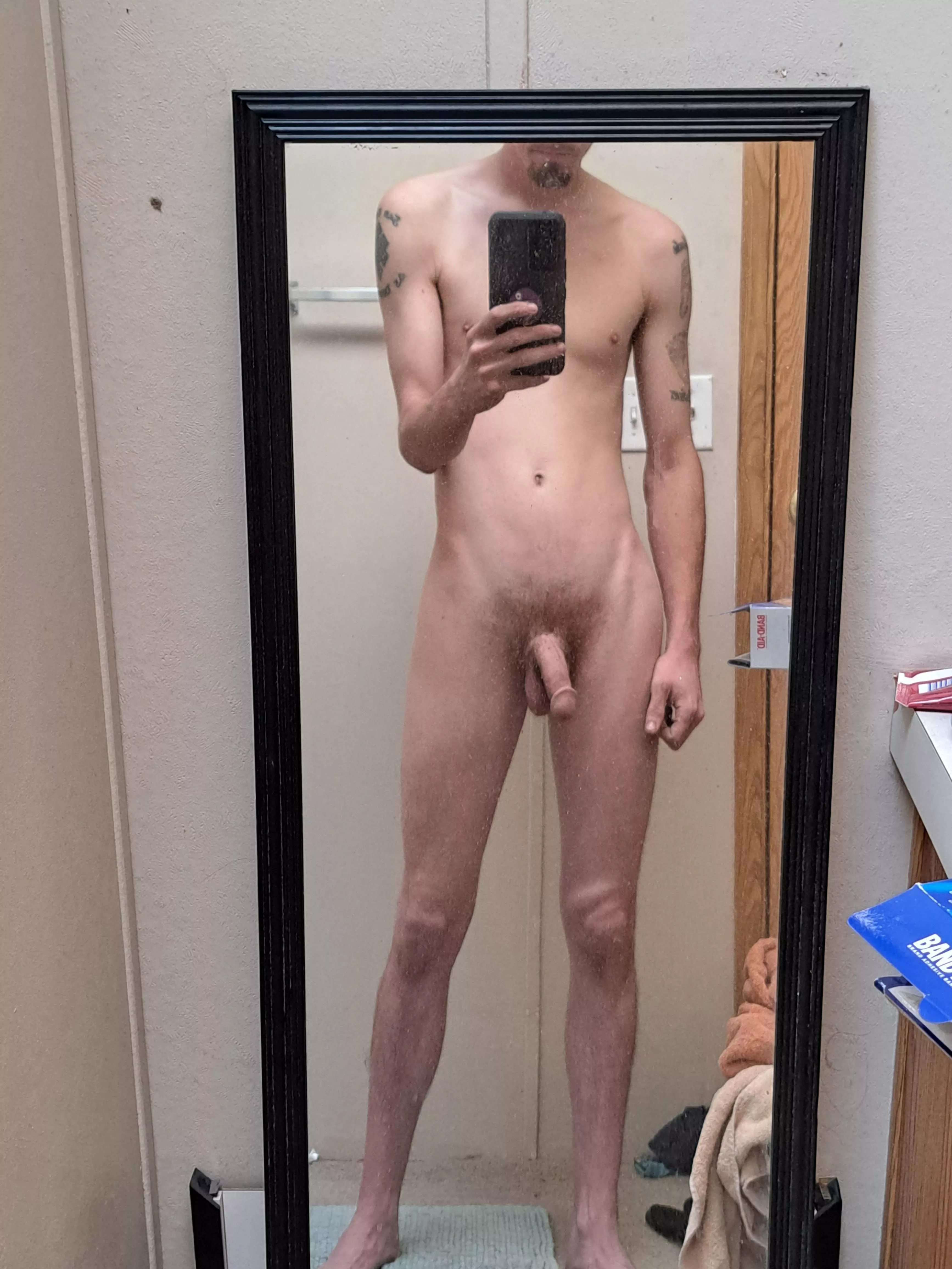 31m 5'9 124lbs not really feeling myself today. just all around not happy with how i look. but it happens