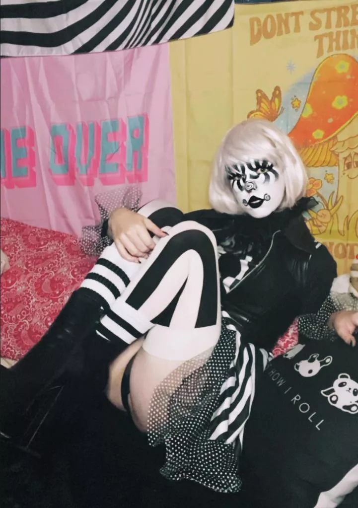 Clown punk babe😘