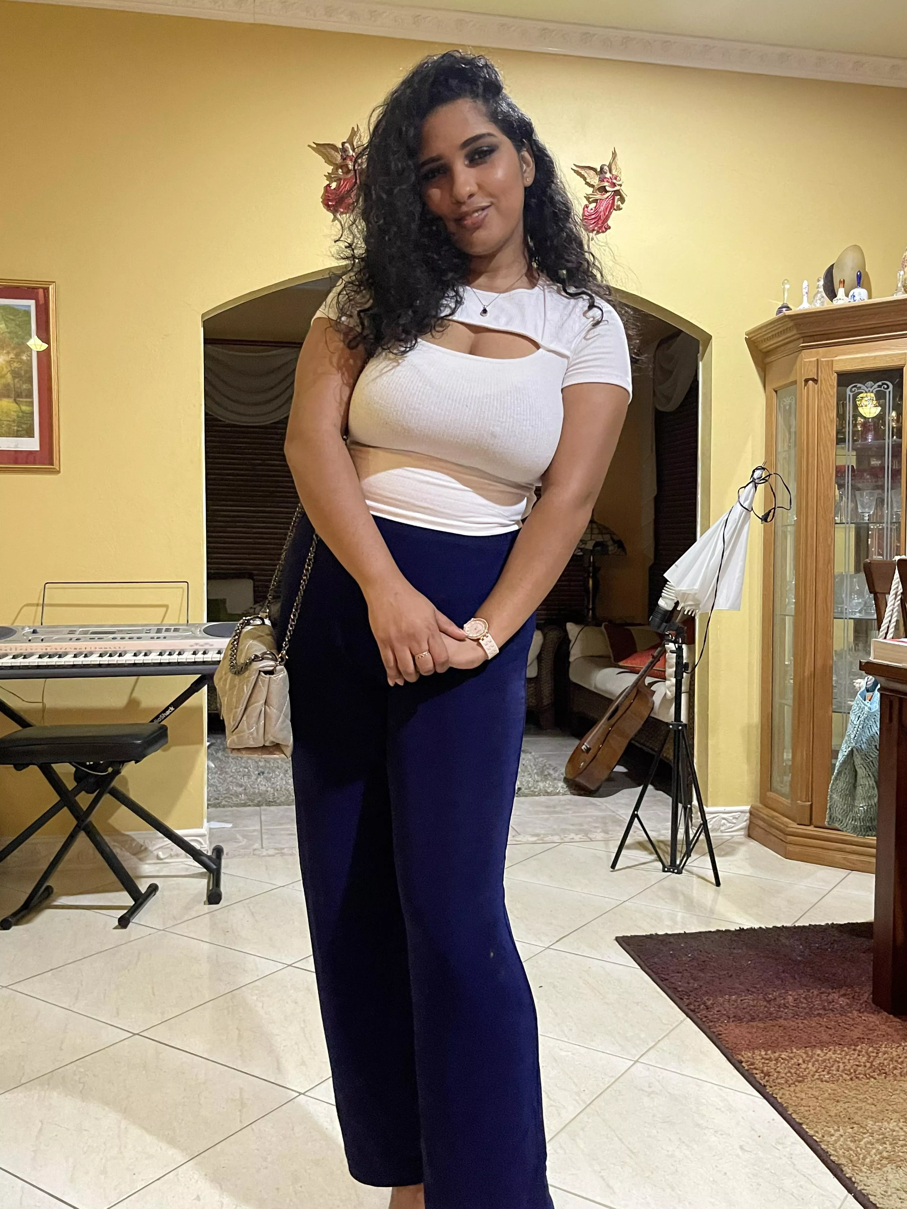 Mixed Curly hair hottie 28F