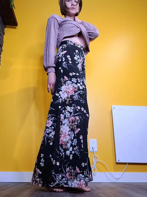 Short hair; long skirt 🥰