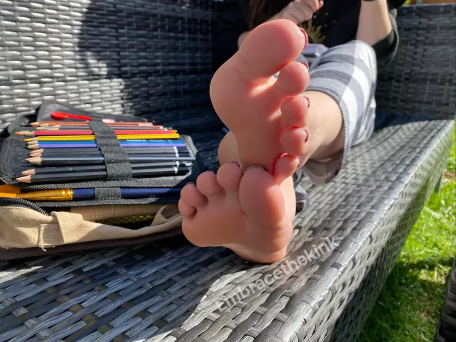 Stick these in your face while I catch up on my artwork. Many thanks 😘