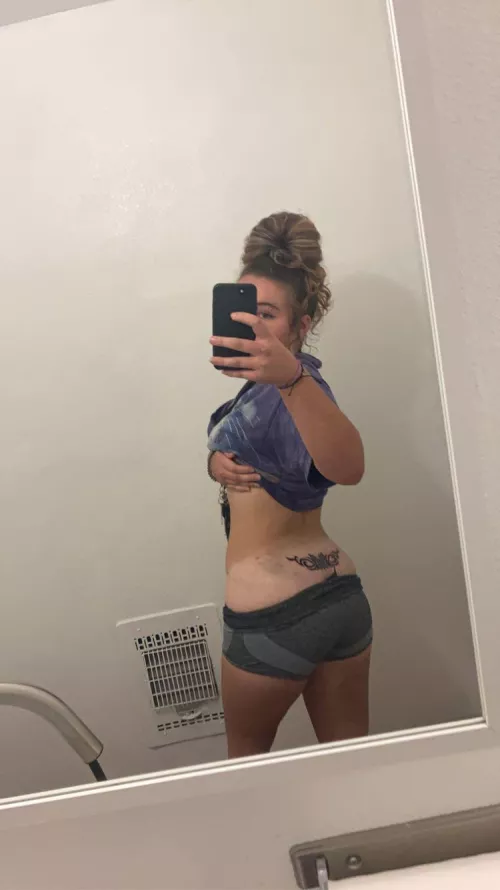 This is when I first got my tramp stamp🥵 my tatto artist was enjoying himself a bit to much🥴😈19F