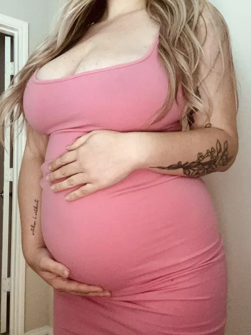 We love a blonde MILF ✨