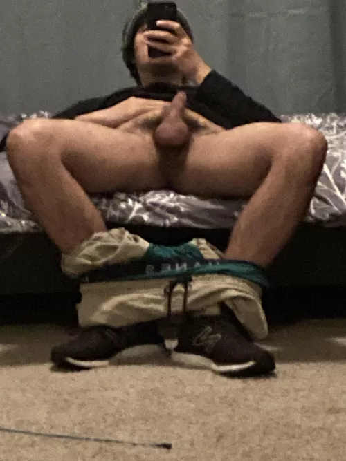 Would love to play in bed with a mouth between my legs