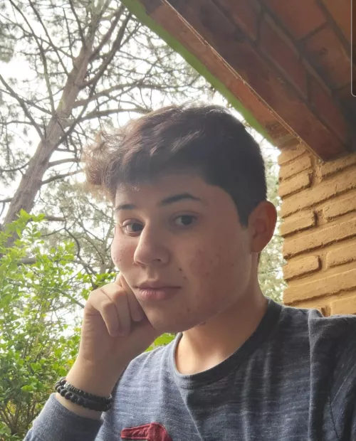 19M Looking for Gaymers in NA. I mainly play Valorant and Smite :)