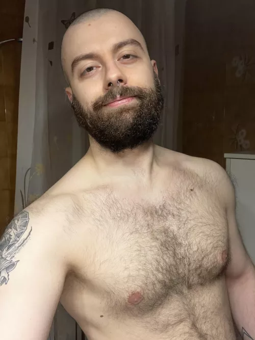 [28] Hey all - Italian bi guy here. Always happy to have a chat and share experiences