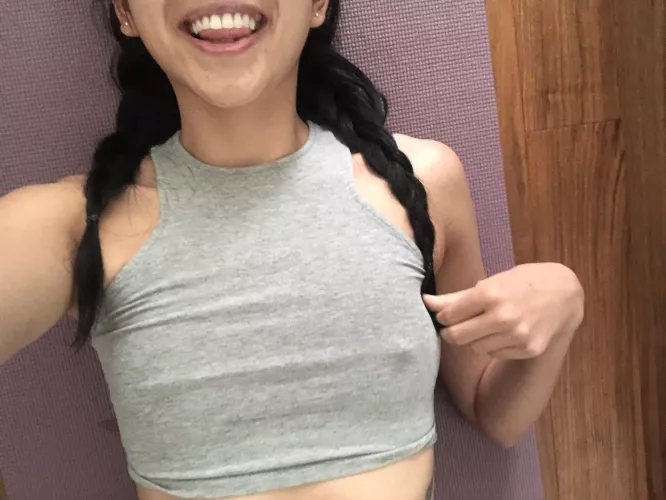 Come stretch with me?? 🙈🙈🥰🥰🌸