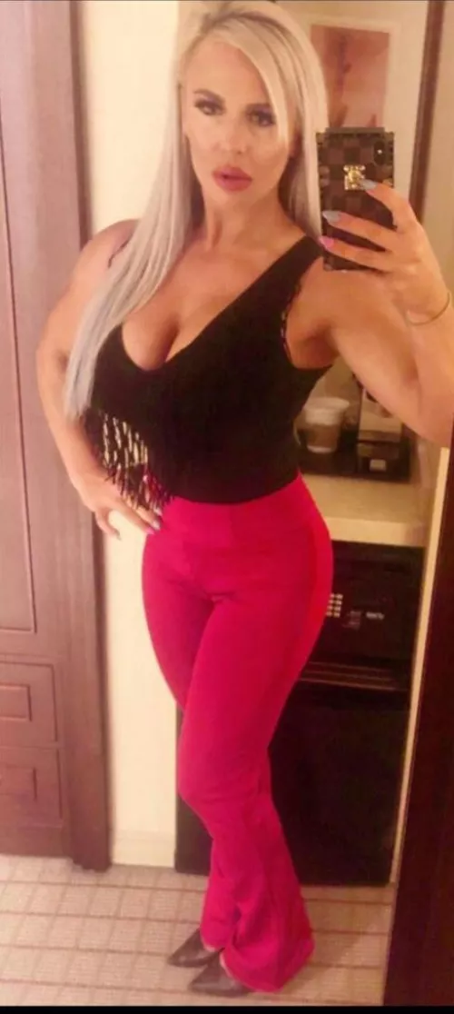 DDana looking classy 😍