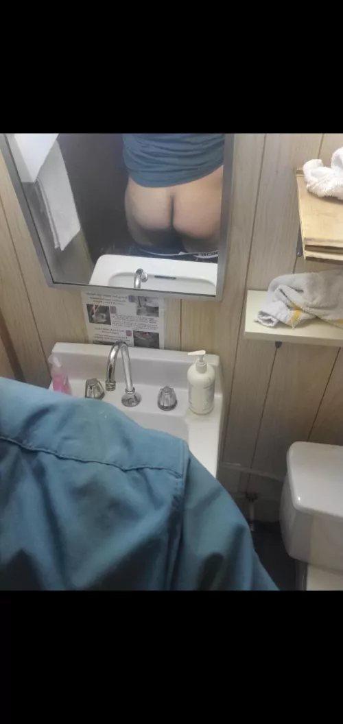 Early morning photos sneaking away from the boss! Got to learn how to better take thirst traps 😭