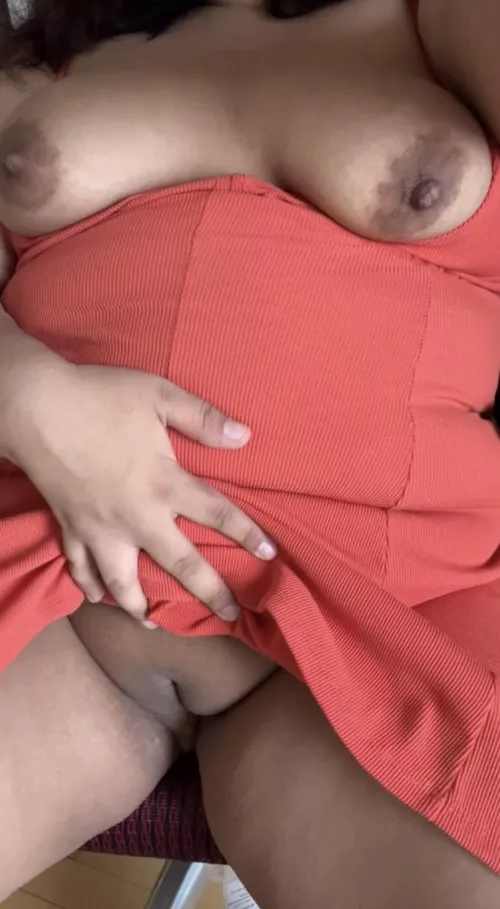 eat me out while i play a round of dbd? 👅 would be hard to focus