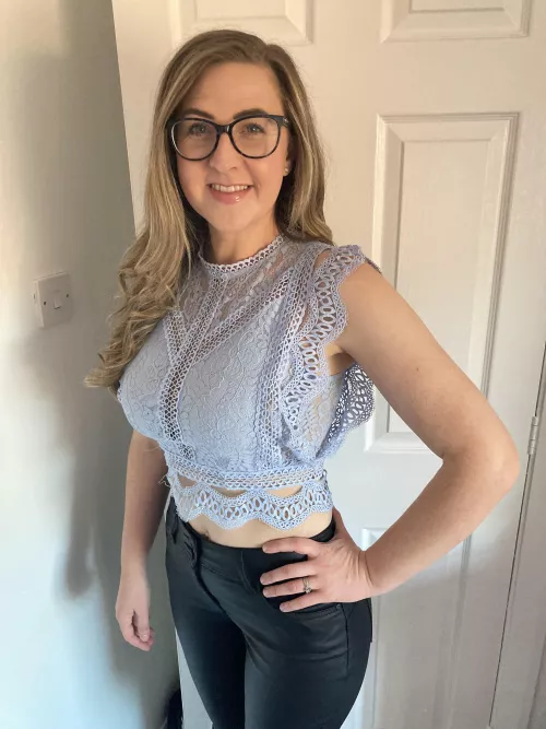 Exposing wifes nude to tribbers with 2nd screen. Kik: her_proud_hubby