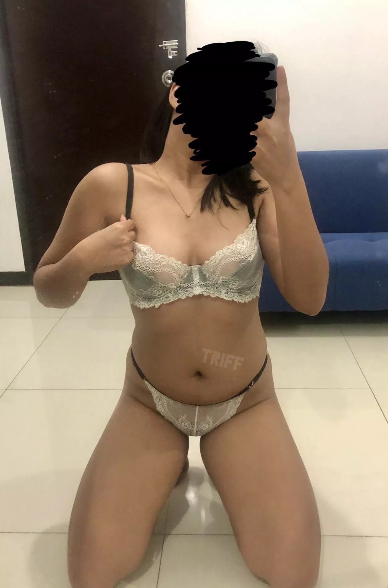 🛋 (f)
