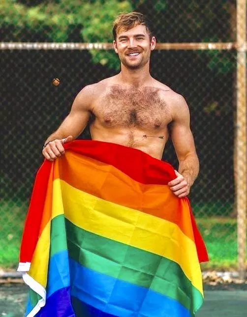 Pride otter. 🌈