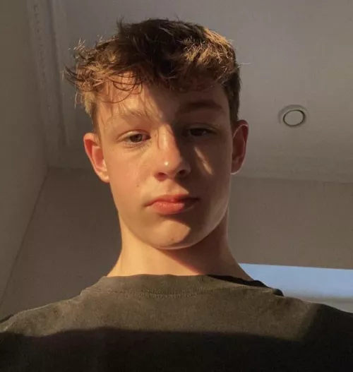 that moment when you try draggin your tired @$$ to the gym but your body screams out “NO!” 🥴