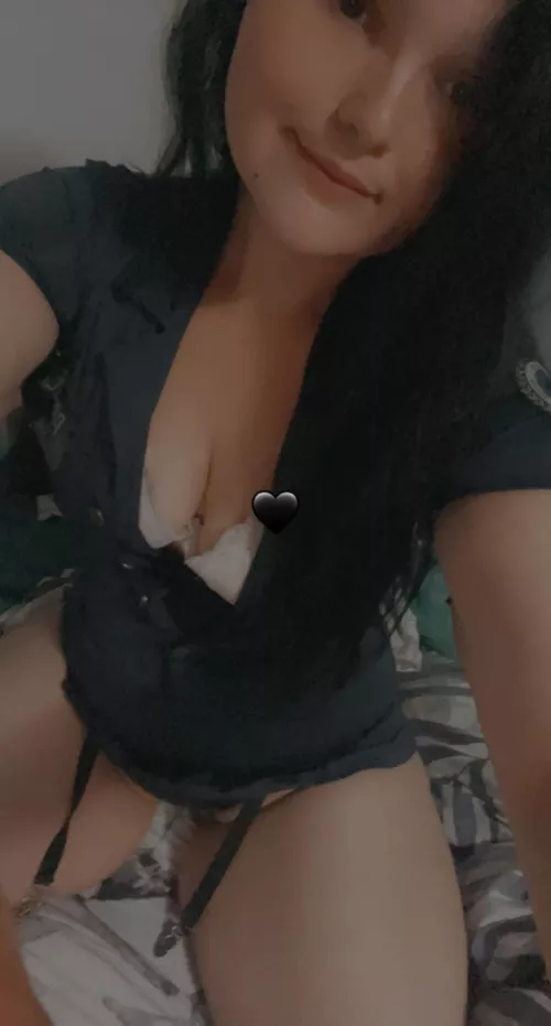 well we'll I wonder what I've got on underneath 😈🎀 @Miss_leigh69 https://onlyfans.com/misleigh