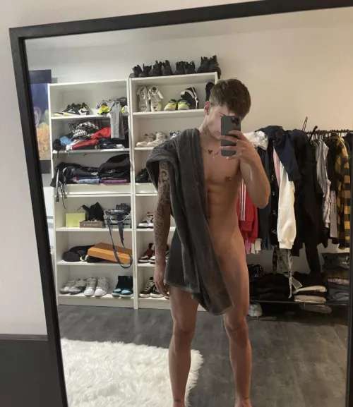 don’t worry, we can share the towel… message me 😏😈