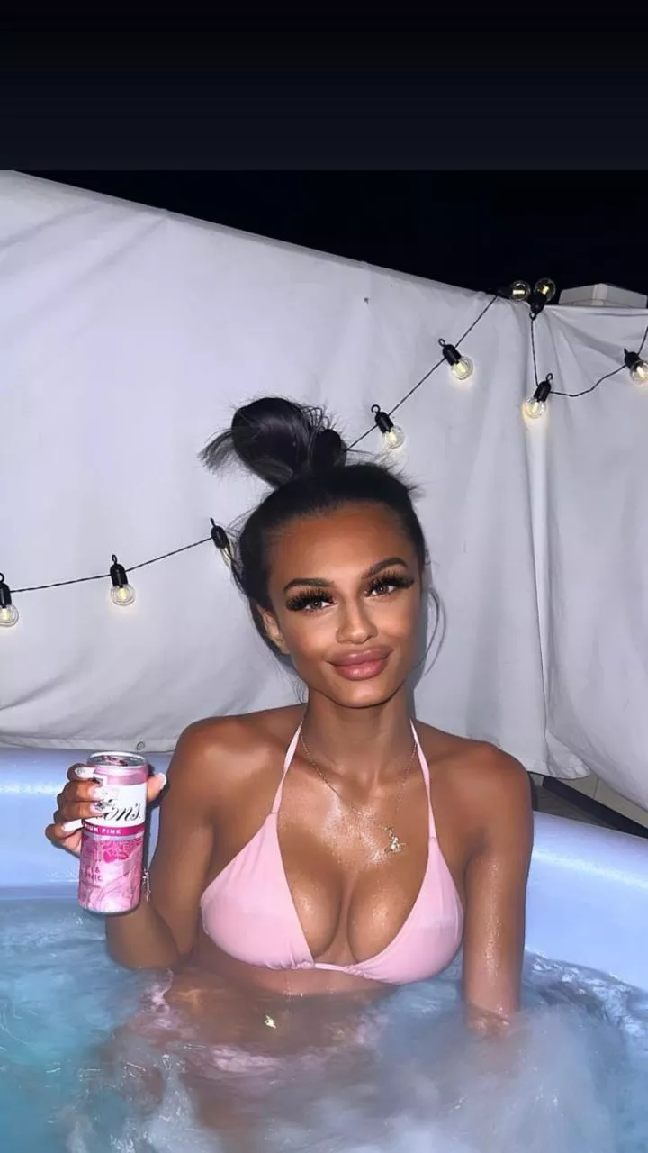 Mia