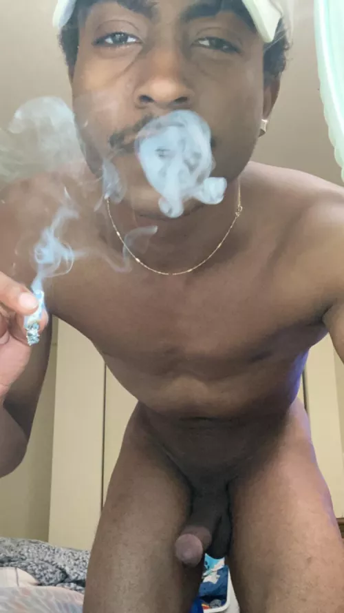 Would you smoke with me?? ☺️ somebody FaceTime me 😩