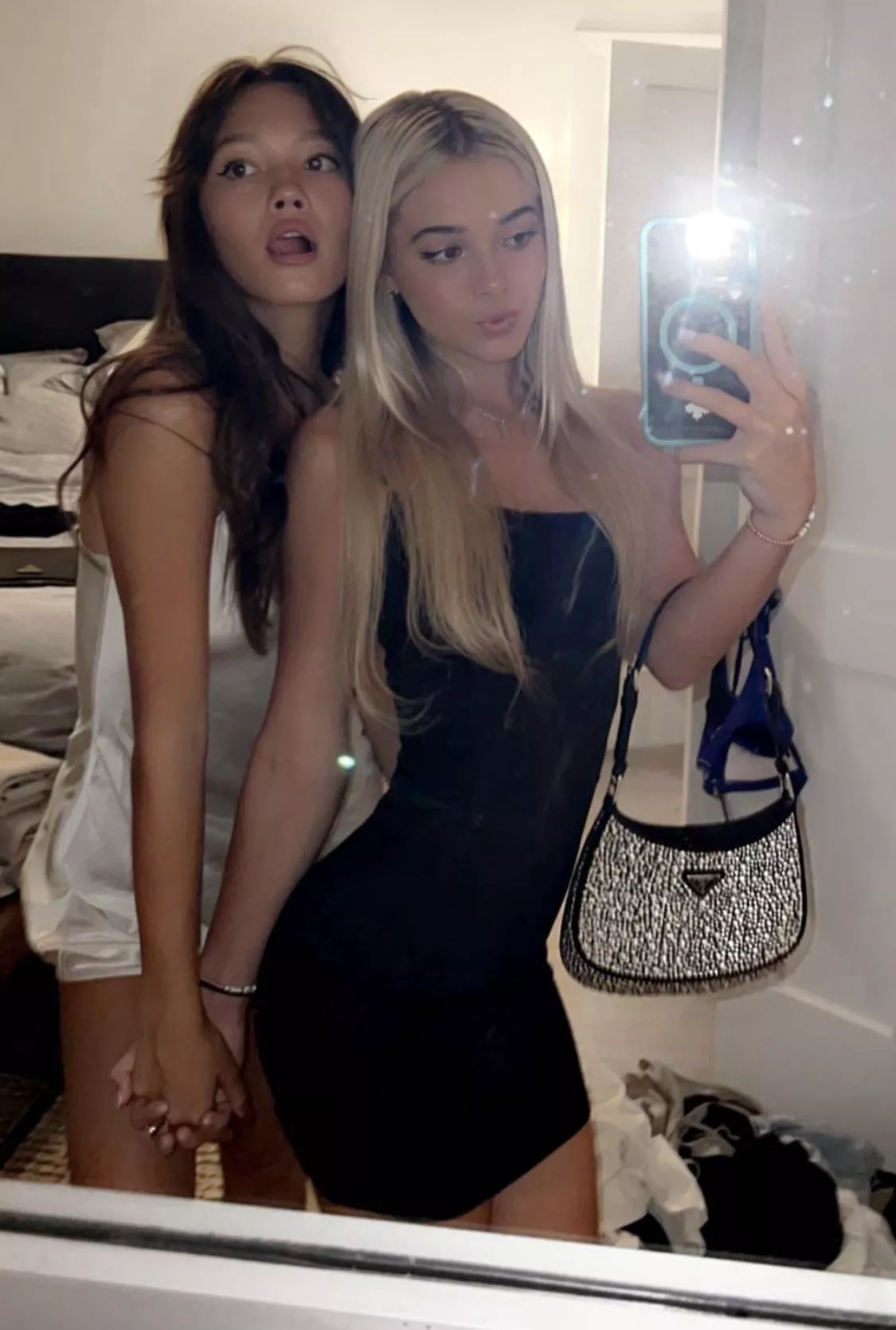 😈