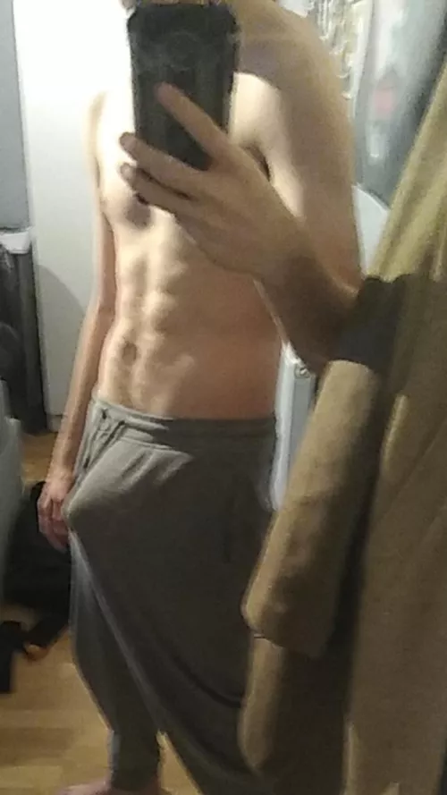 19M4A I'm in Norwich, looking for a quick suck and fuck. I'm bi so I don't mind me or women. I don't really know any particularly good spots but I'd be up for suggestions and whatnot. if interested DM me or comment :)