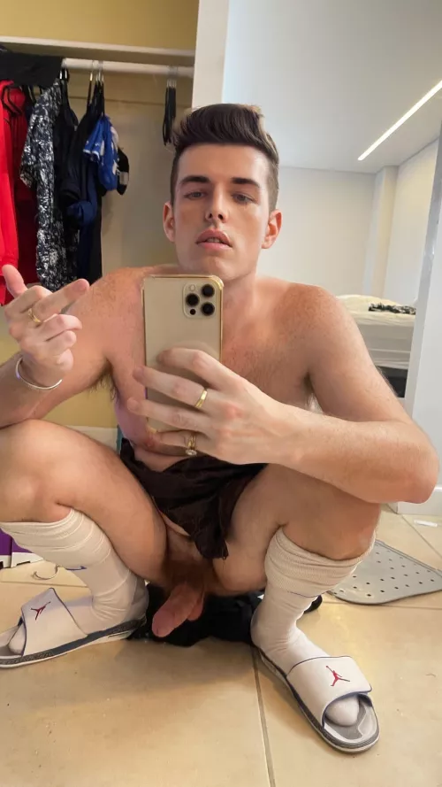 (29) who wants to let me bust in that Pussy ?