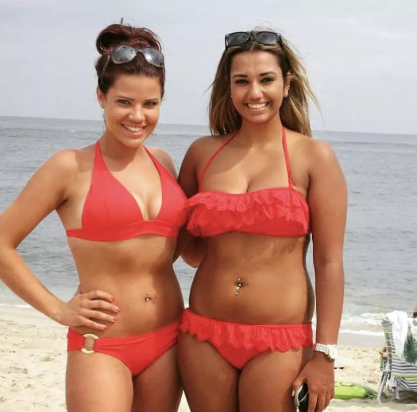 Beach besties
