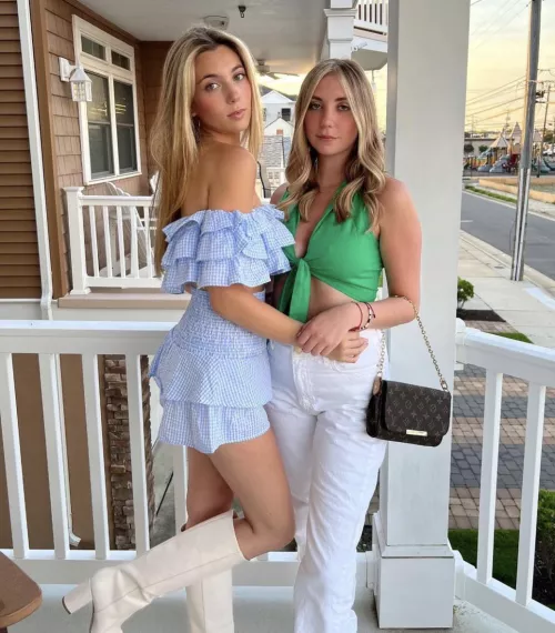 Blue blonde or green blonde