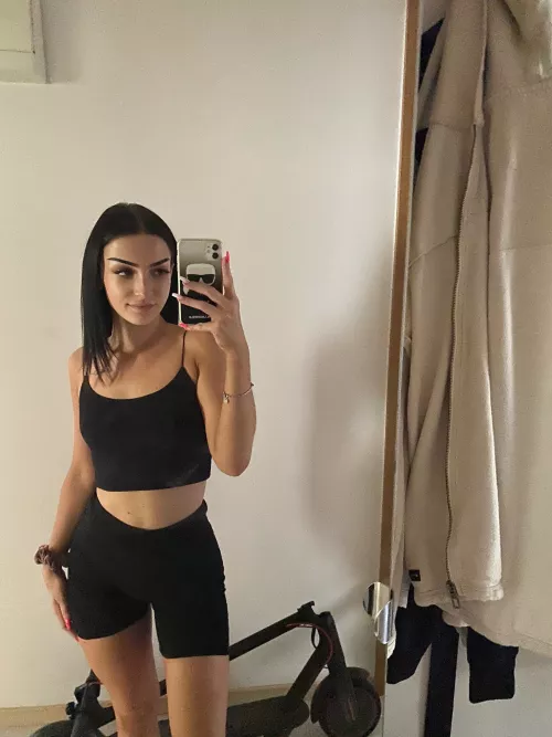 [f] If you think I look good, imagine how I taste