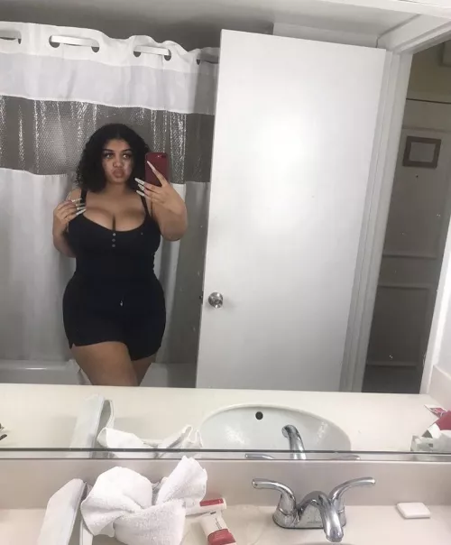 F18 who also luvs long nails?