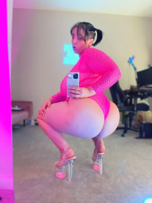 Hit an arrow if you are ready to worship and submit to me as your perfect Goddess [Domme]