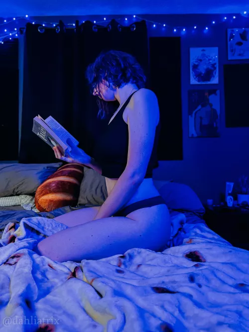 I'm starting to think I should get a reading light 😉 [F]