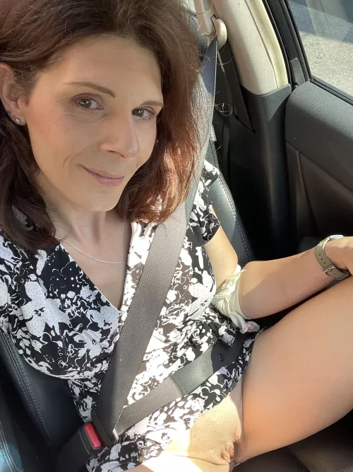 It’s hard not to smile and be happy when my spread legs are bringing Men horniness & joy at 40!!