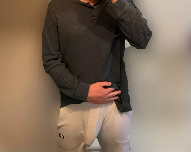 (M) My sweats don’t leave much to the imagination