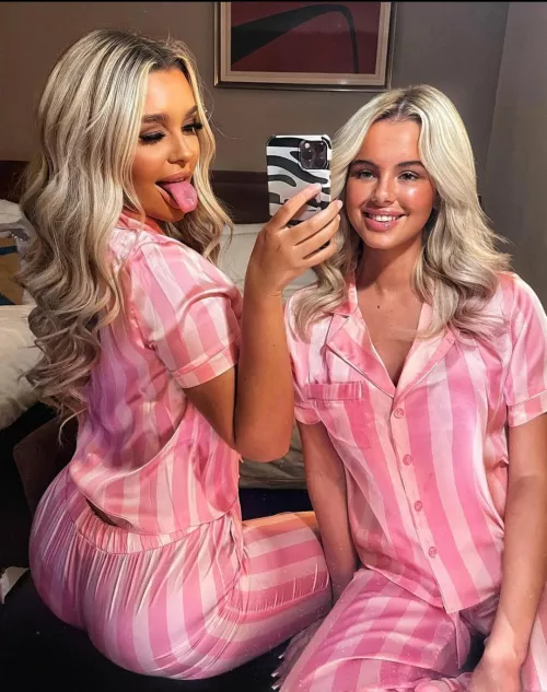 Now thats a sleep over that we would all love to be a part of ! 😉