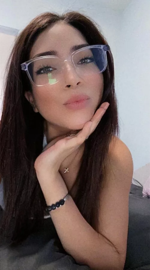 So hot that I’ll turn your winter into summer 🔥🥵