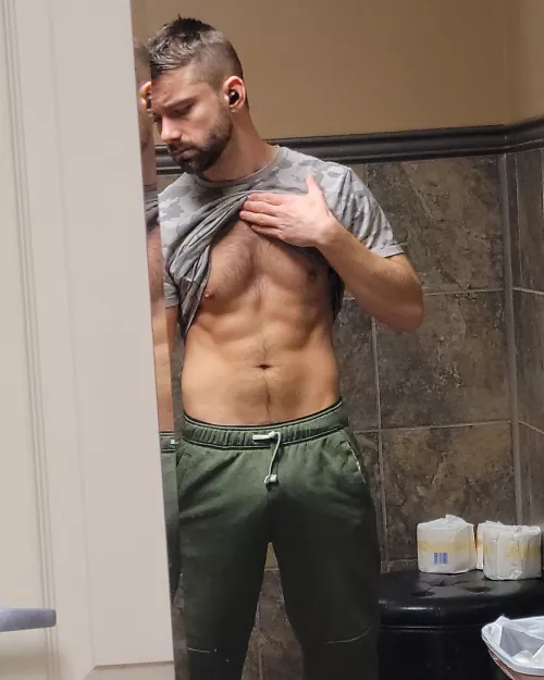 the game of fitness lol I imagine I am goro when lifting heavy..