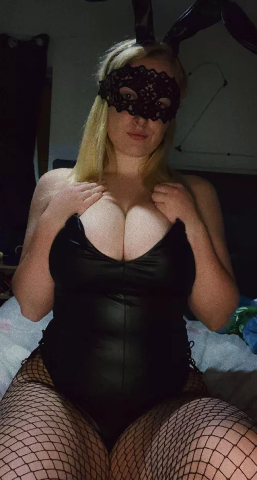 Wanna see me get railed? Sub to my onlyfans link below