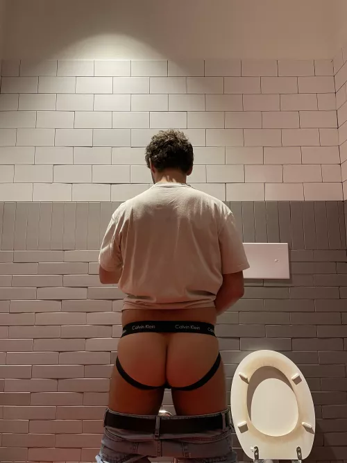 What would you do if you’d find me in this public bathroom?