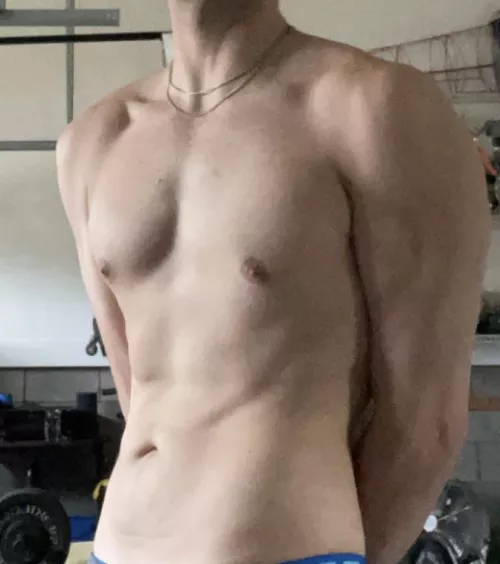 19M, Chattanooga TN for fun couples and hot wives